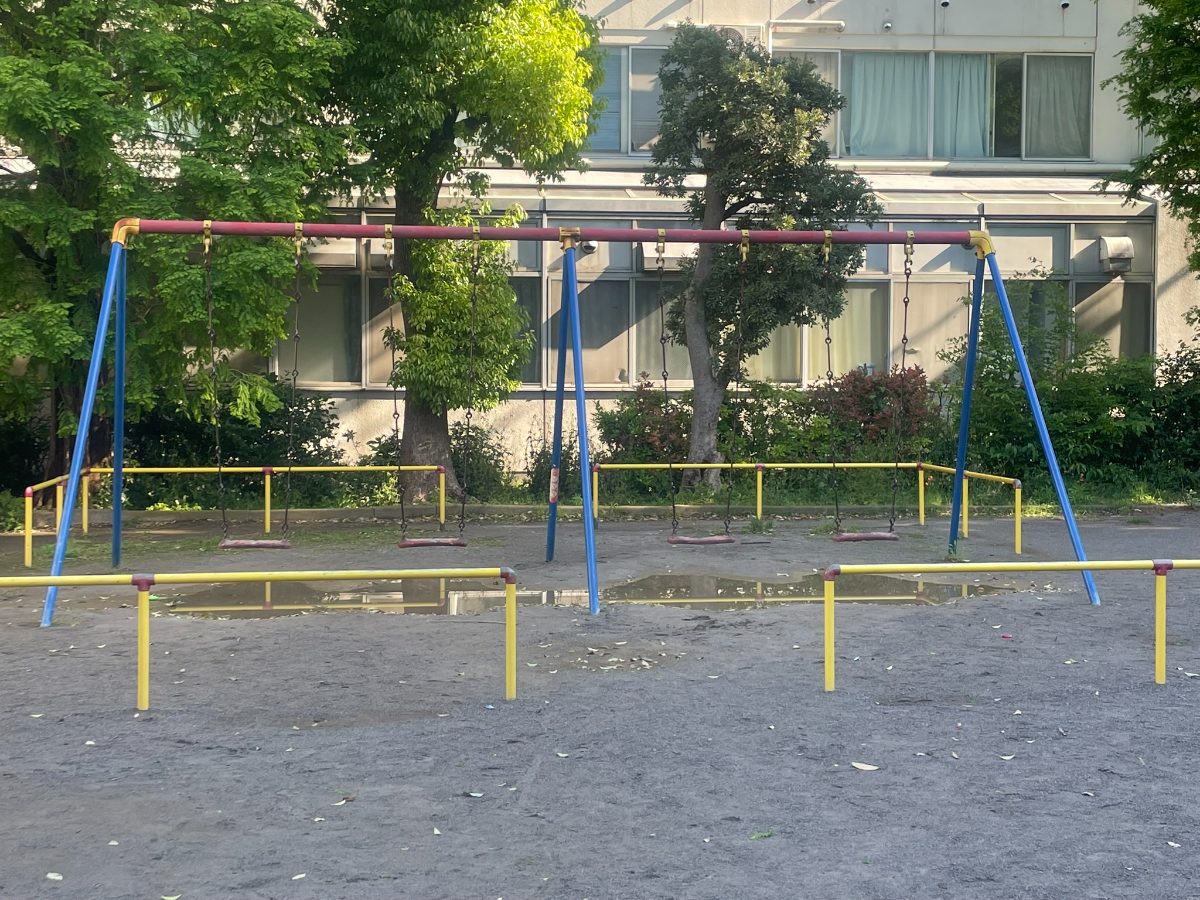 本町1丁目児童遊園地 4連ブランコ