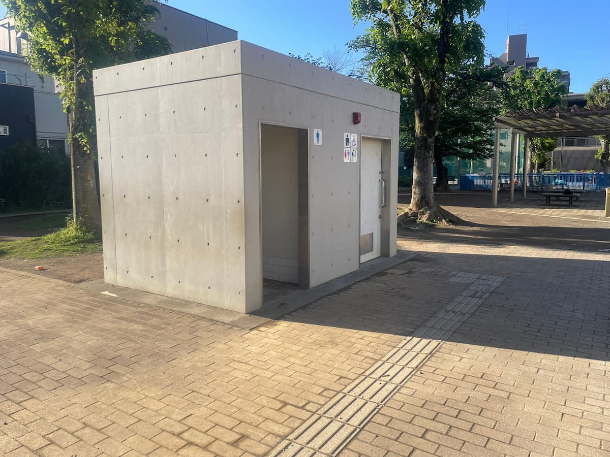下前公園のトイレ（多目的トイレ完備）