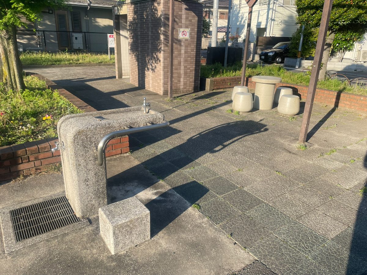 下戸田第二公園の水飲み場とトイレ棟