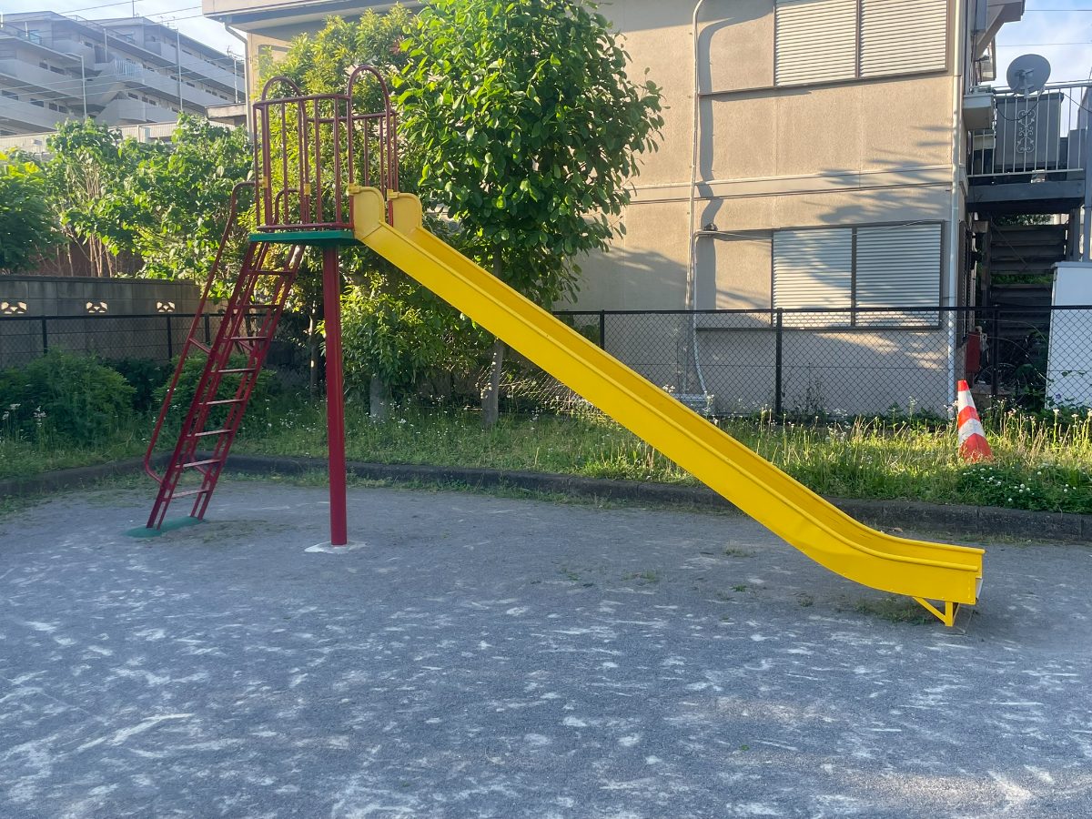 下戸田第二公園の長い黄色いすべり台