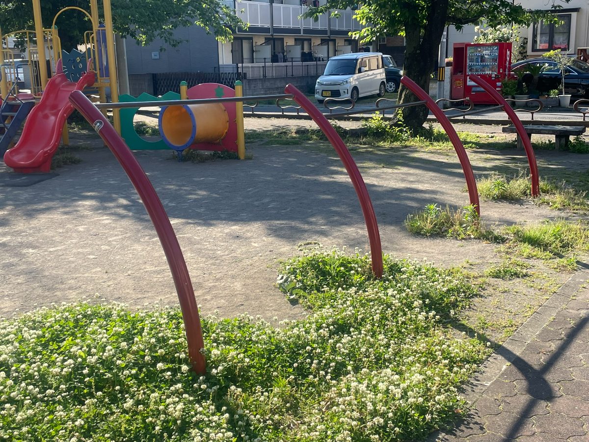 アーチ型の鉄棒